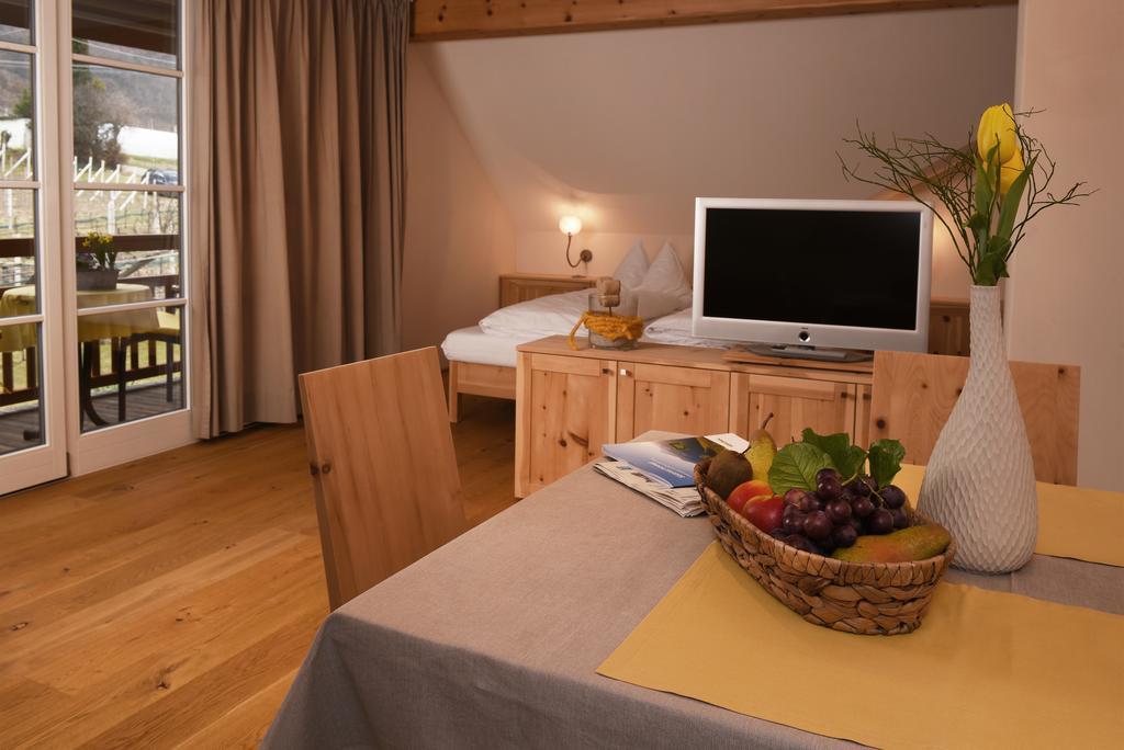 Biobauernhof Rosengartner Apartment Terlano Bagian luar foto